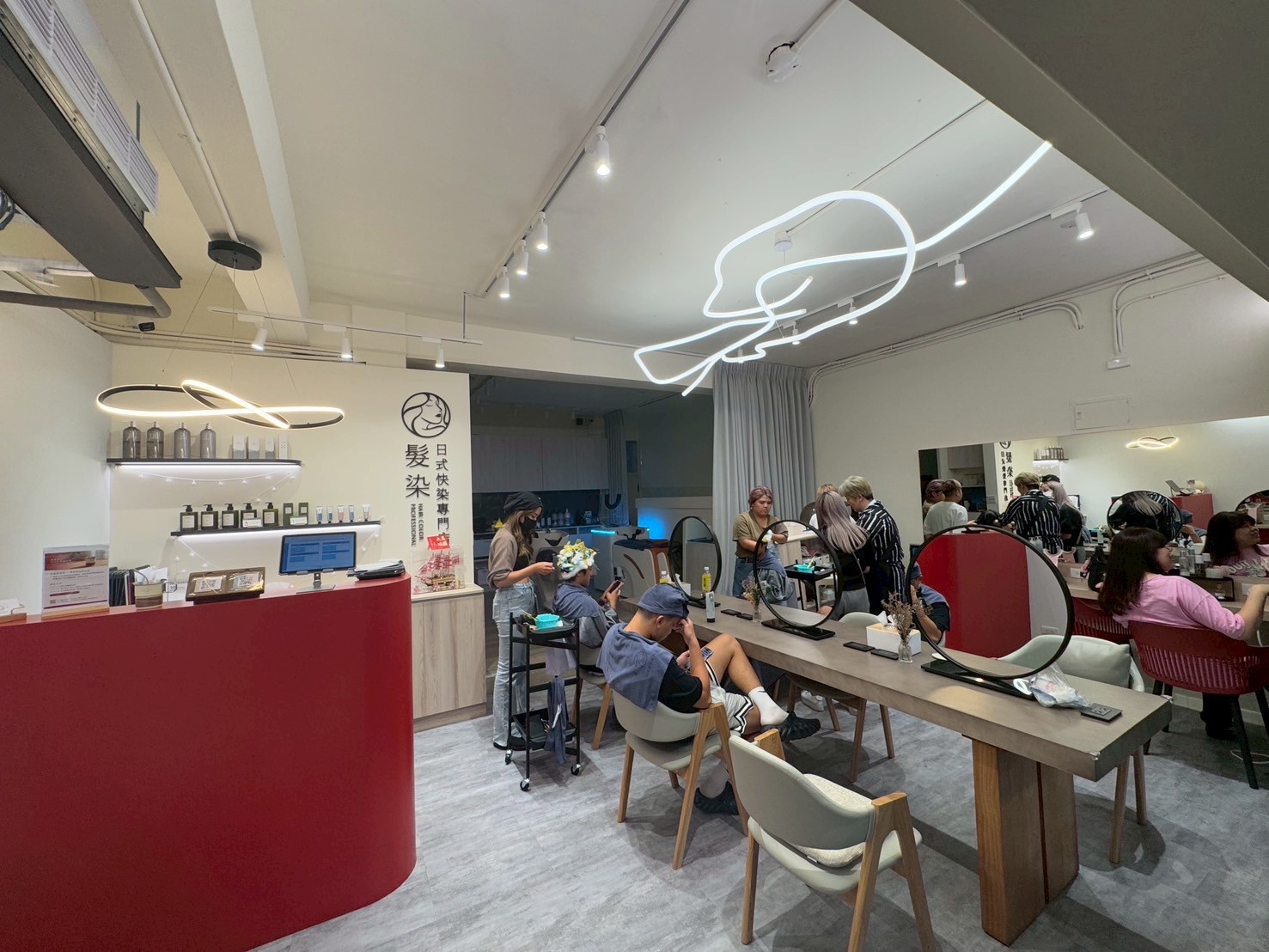 台北石牌染髮|深夜平價快速染髮 AI科技洗髮及臉部美容保養 – 髮染日系快染專科 - 第7張圖 台北石牌染髮|深夜平價快速染髮 AI科技洗髮及臉部美容保養 – 髮染日系快染專科