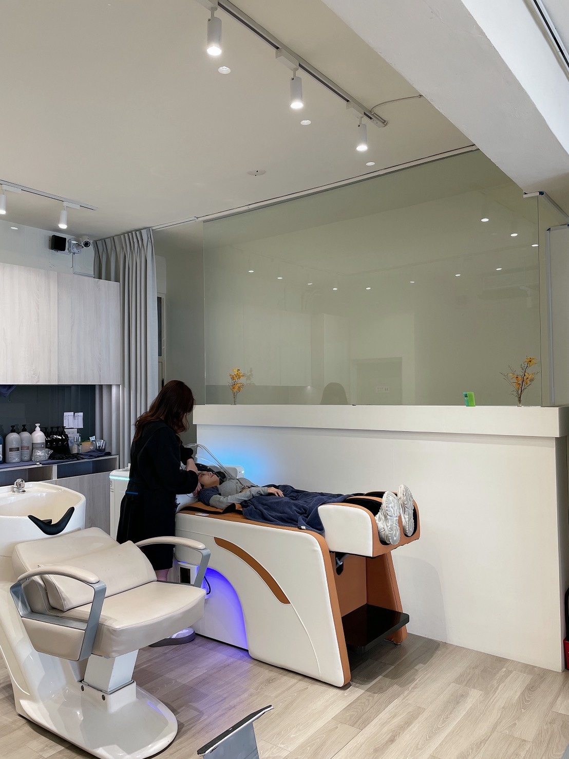 台北石牌染髮|深夜平價快速染髮 AI科技洗髮及臉部美容保養 – 髮染日系快染專科 - 第6張圖 台北石牌染髮|深夜平價快速染髮 AI科技洗髮及臉部美容保養 – 髮染日系快染專科